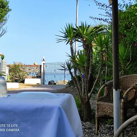 La Casa A Mare Bed & Breakfast 3*