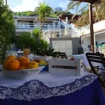 Alojamento de Acomodação e Pequeno-almoço La Casa A Mare 3*